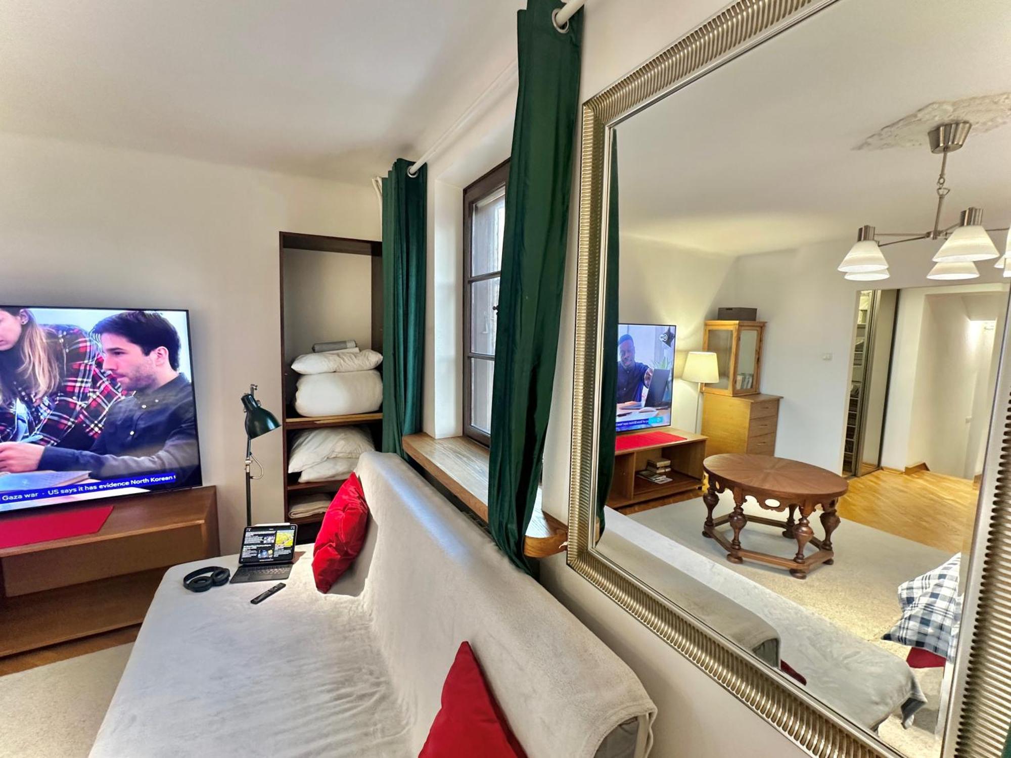 Old Town Best View Wifi 300 Mb/S Huge Screen Netflix Appletv Amazontv Varşova Dış mekan fotoğraf